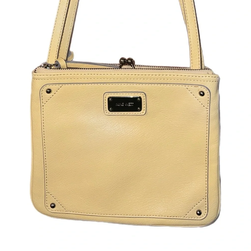 Nine West Beautiful Yellow Purse Triple Compartment Hand Bag Striped Interior - Picture 4 of 9